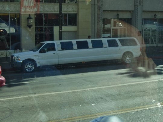 10-198 - Limousine dans Beverlys Hils